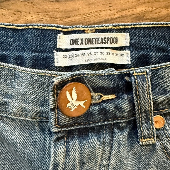 One Teaspoon x Junkyard Distressed Denim Mini Skirt! EUC - Picture 3 of 6